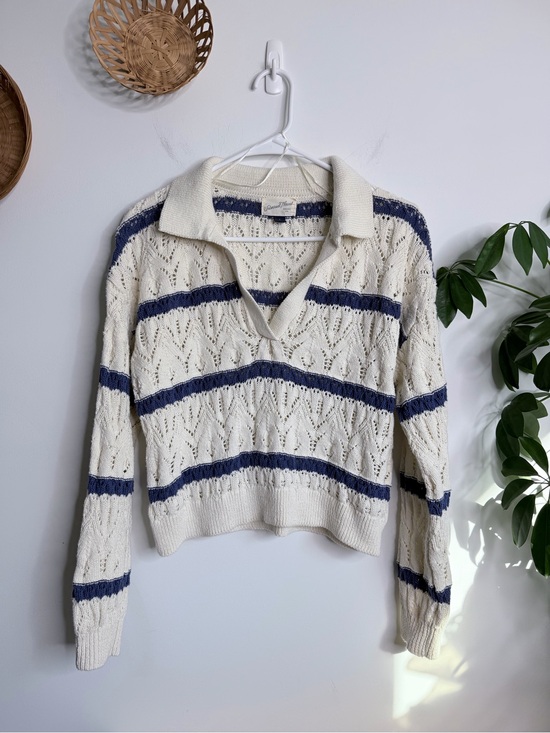 Universal Thread Sweaters - Universal Thread Eyelet V-Neck Sweater Size Small